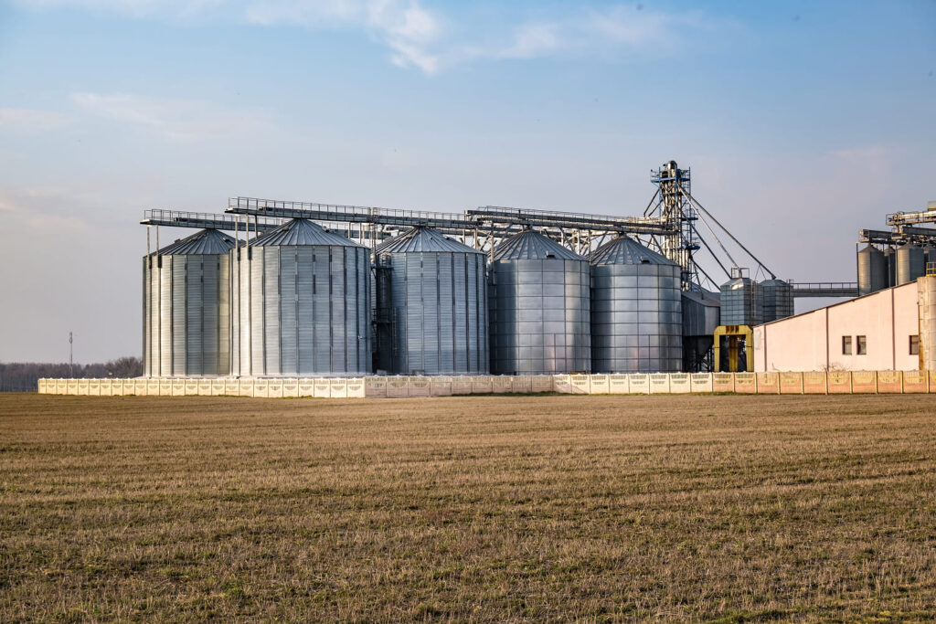 Silos e unidade de armazenamento de grãos
